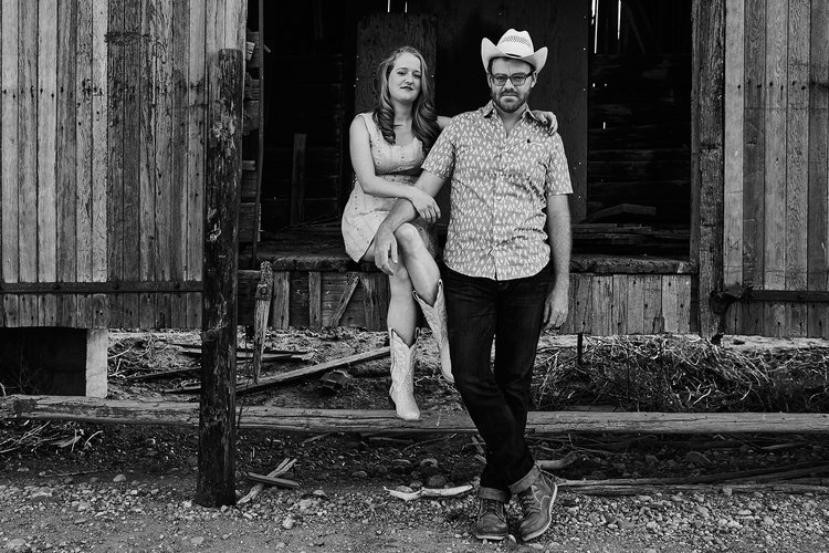 Svartvit bandbild på Bonnie och Taylor Sims